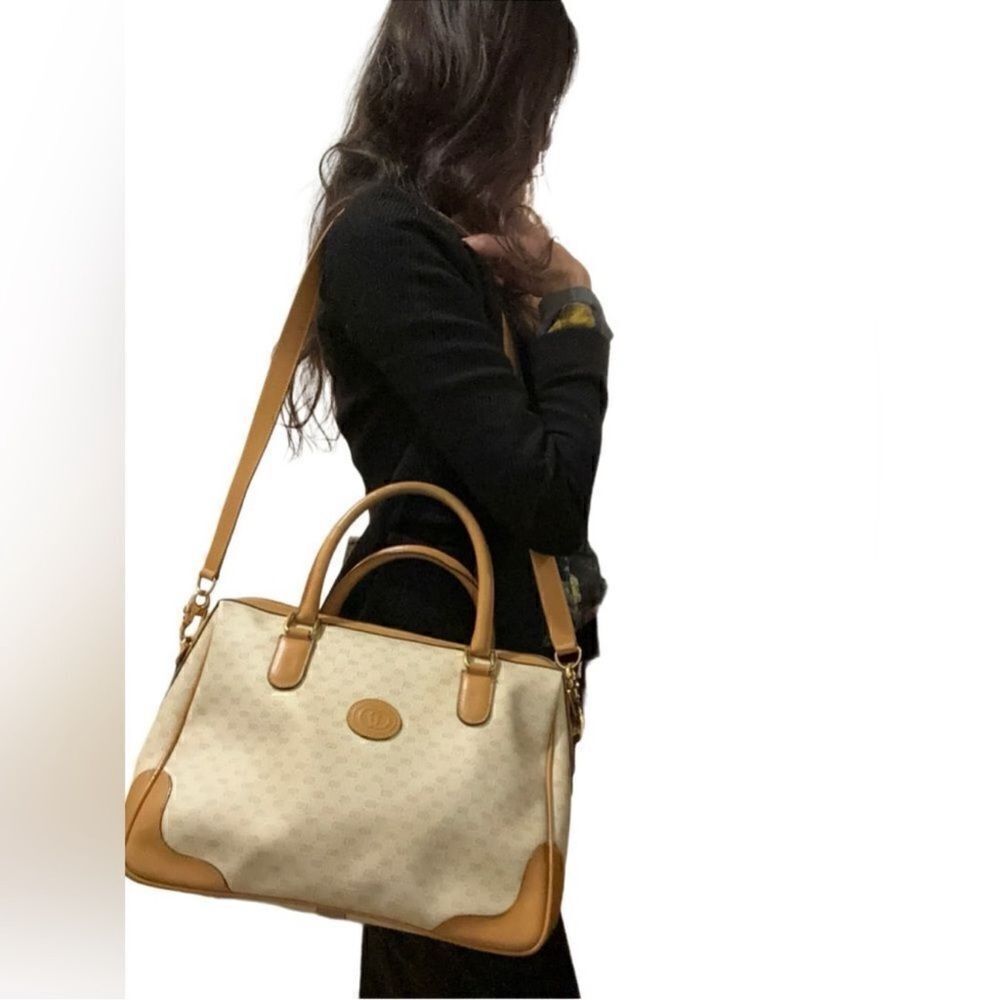 Gucci Tan and Cream Shoulder Bag